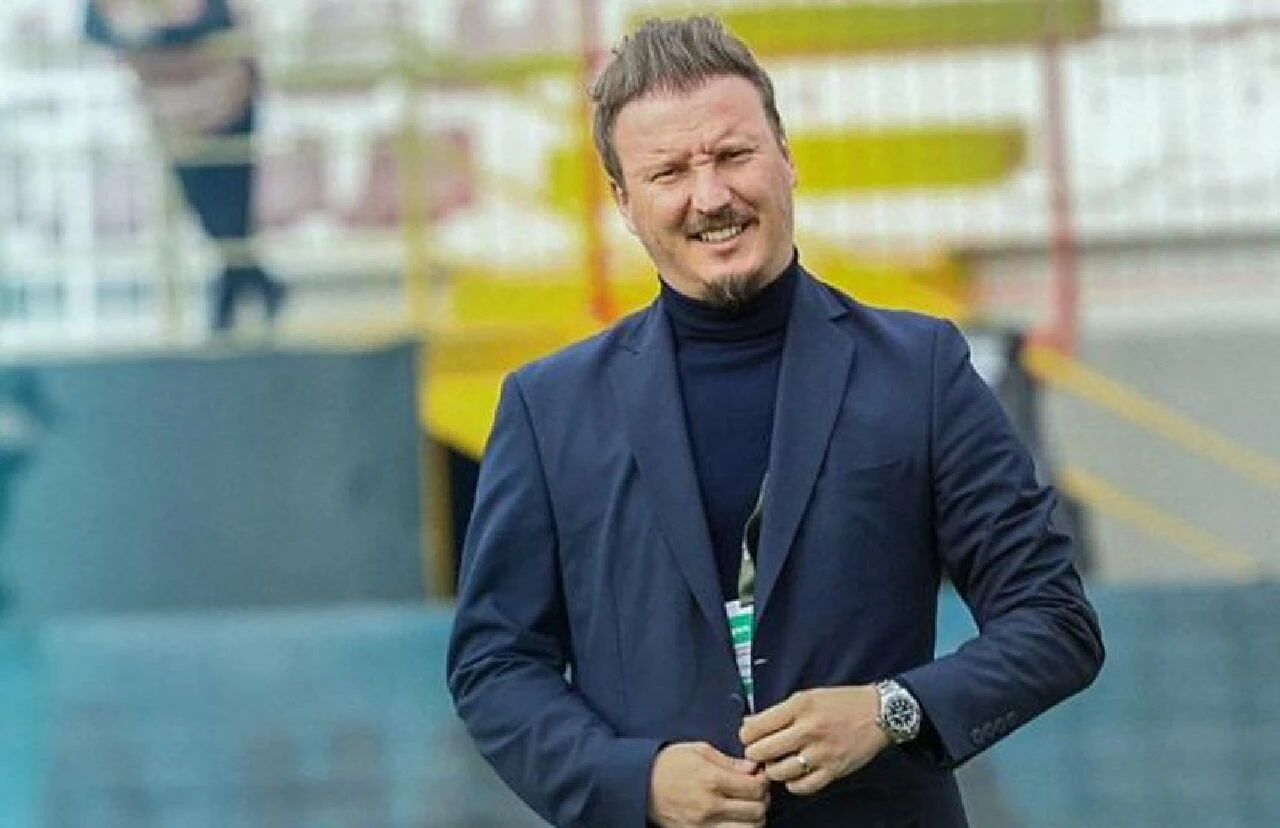 Adana Demirspor'da kavga krizi! Havalimanında birbirlerine girdiler - 1. Resim