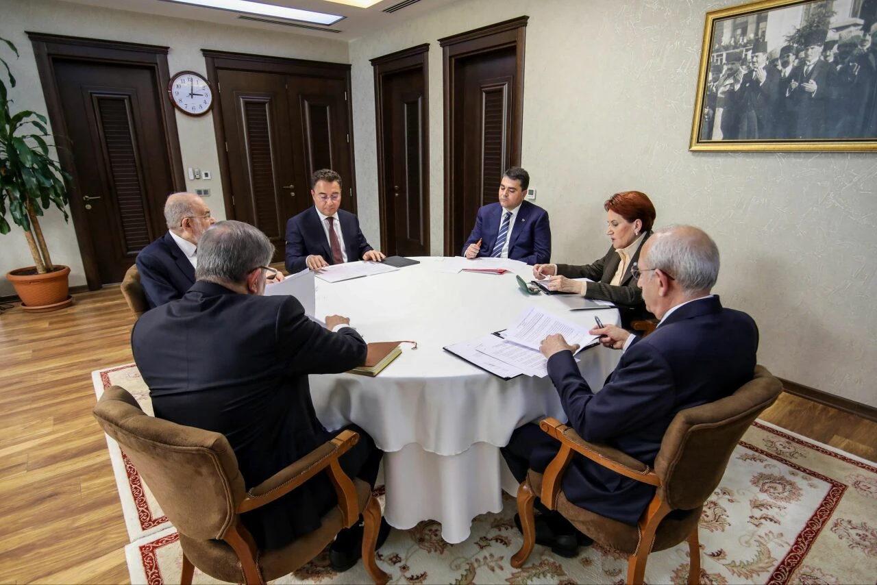 AK Parti sözcüsü Çelik'ten 'altılı masa' göndermesi: Milletten özür dilemeleri gerekir