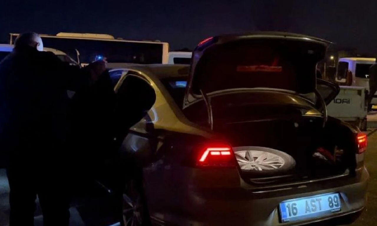 ‘Dur’ ihtarına uymadı, kaza yapınca kıskıvrak yakalandı