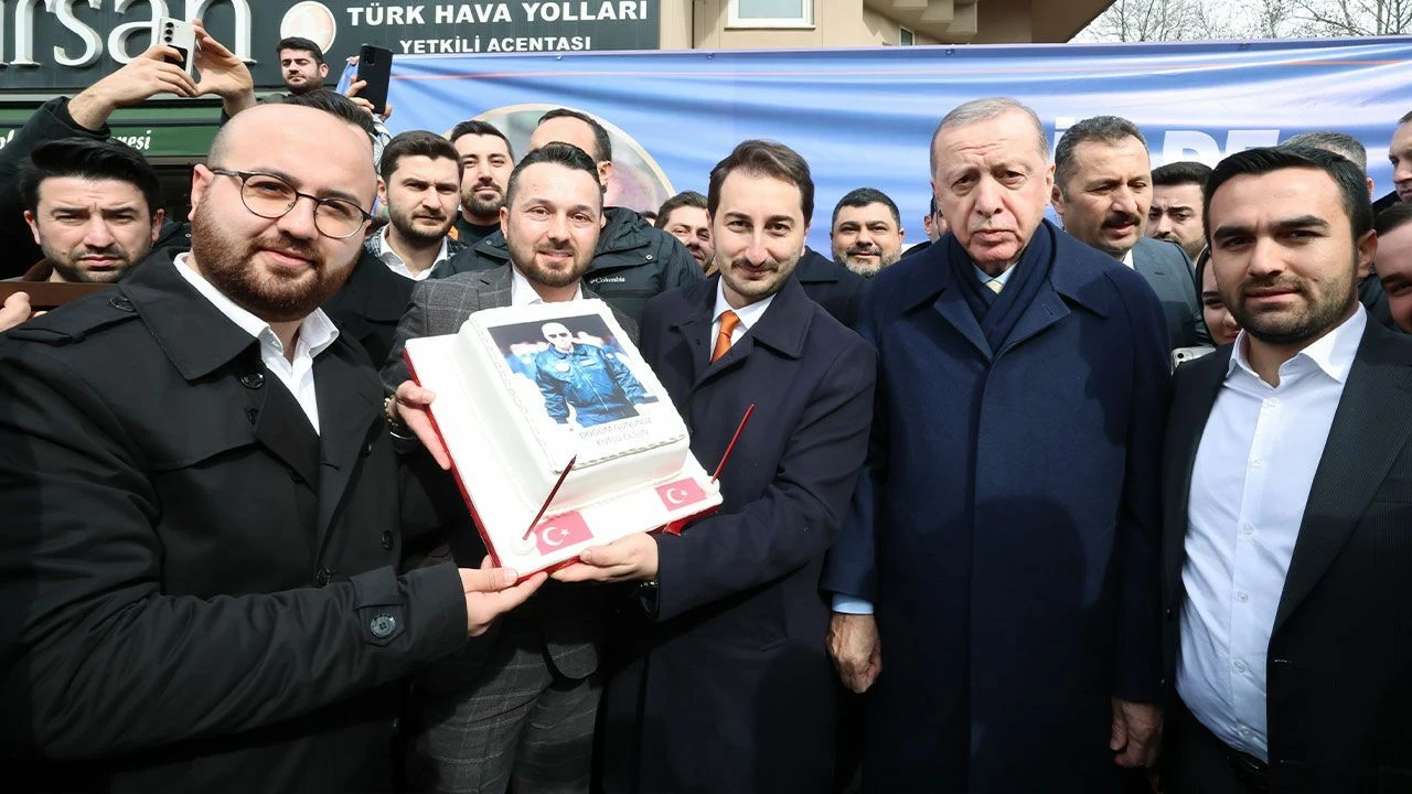 Erdoğan'a doğum günü sürprizi! Pastada o efsane poz yer aldı