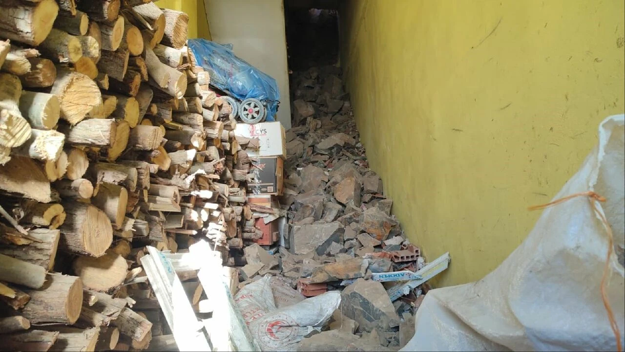 Erzurum Uzundere'de göçük: Onlarca ev ve iş yeri zarar gördü