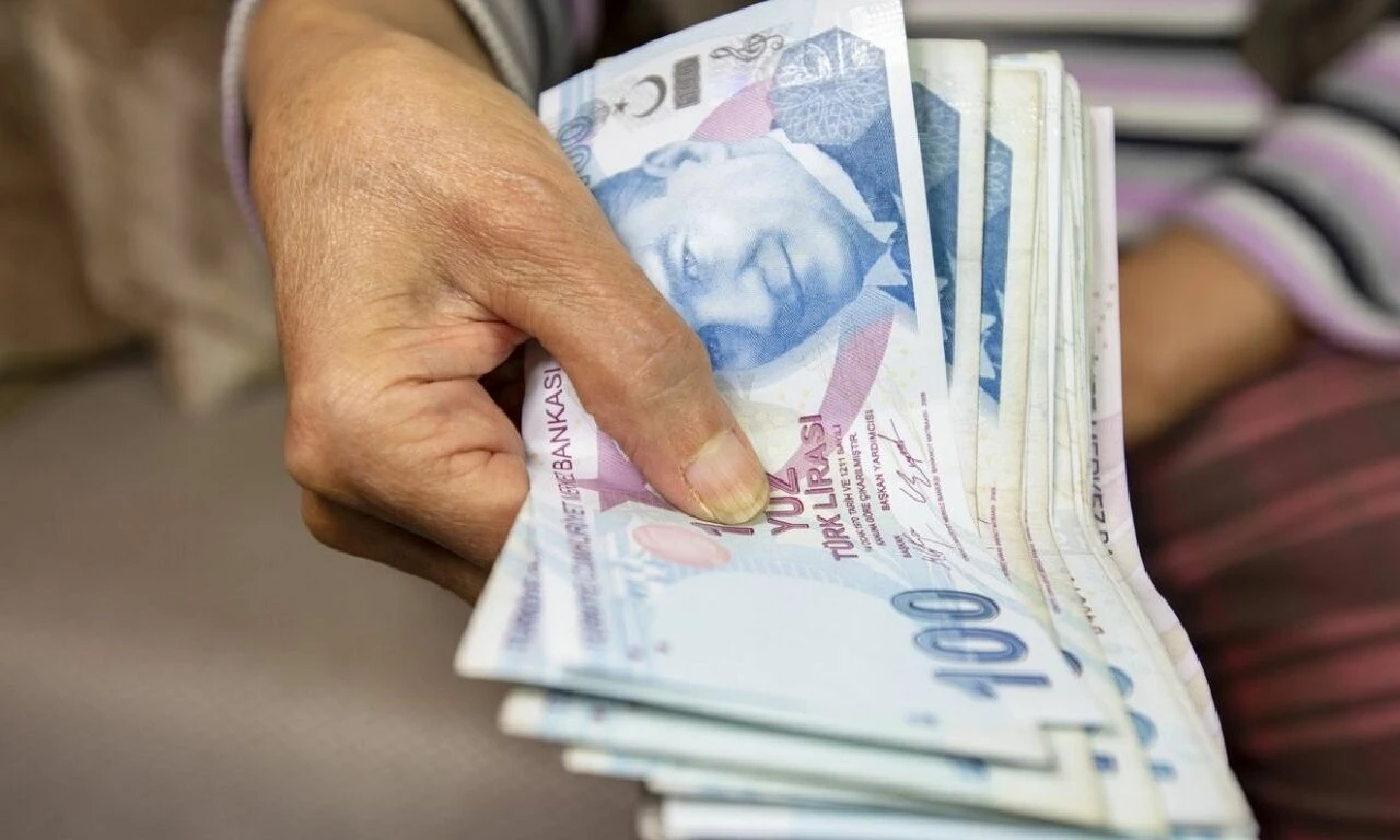 Ev kadınlarına prim desteği ve Bağkur’luya erken emeklilik geliyor!