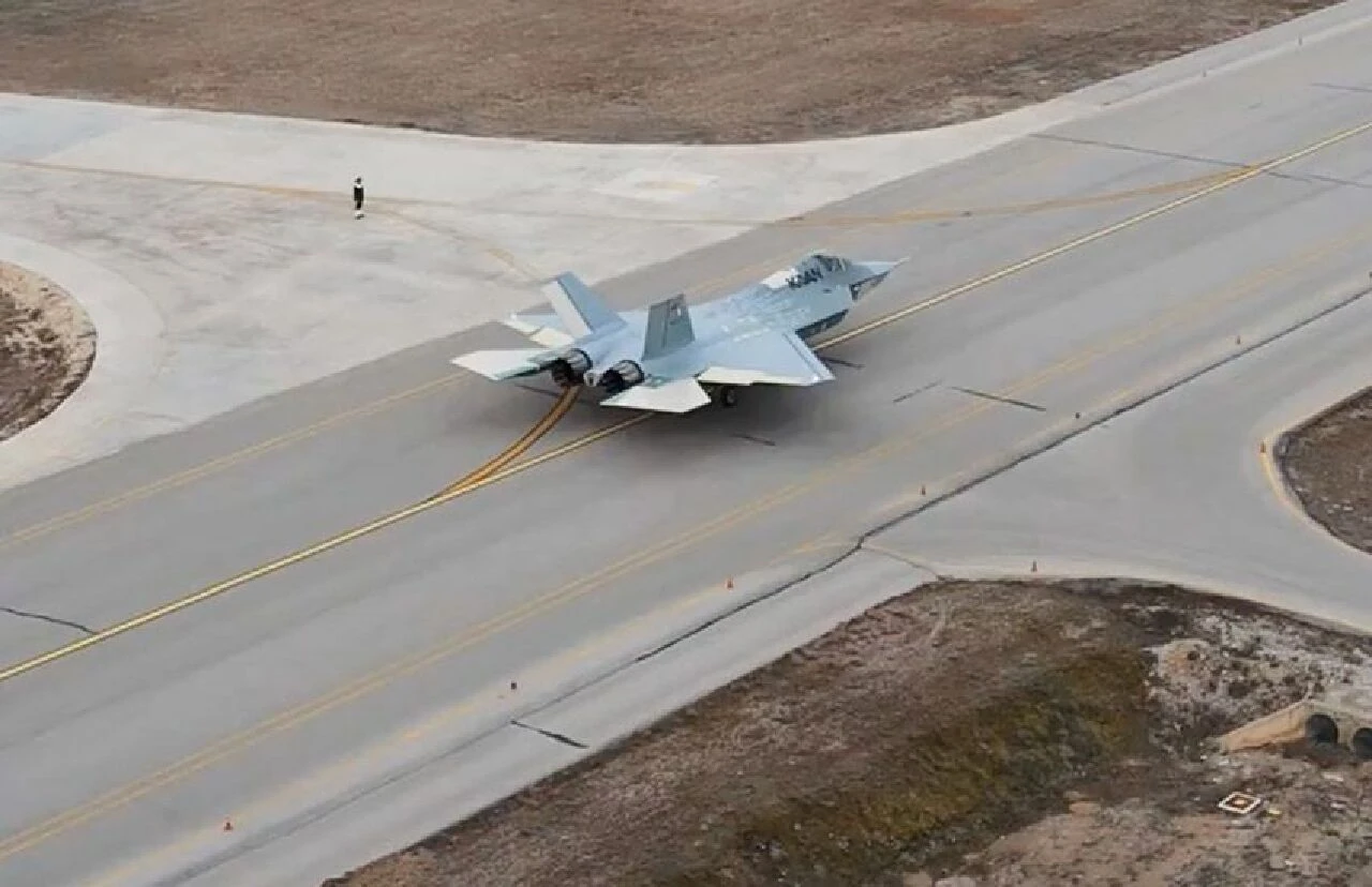 KAAN'a düşmanın isabet edemeyeceği özellik! TÜBİTAK düğmeye bastı - 1. Resim