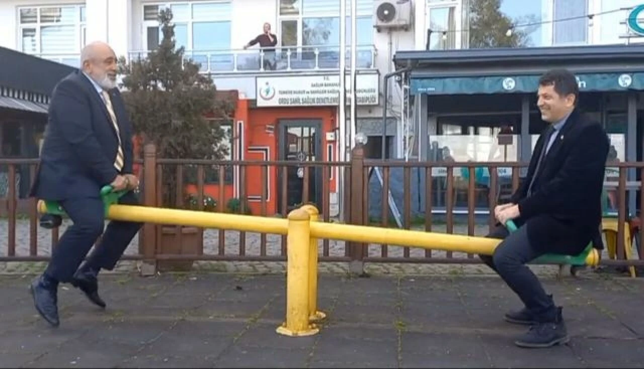 Rakip büyükşehir belediye başkan adaylarının tahteravalli görüntüleri viral oldu - 1. Resim