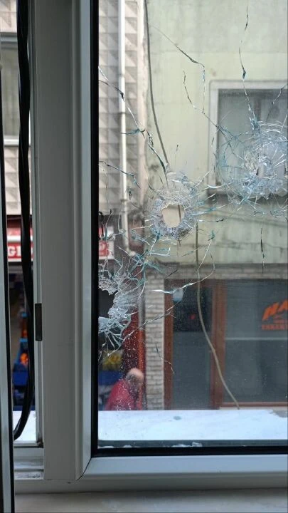 Silahlı dehşet: Yengesinin evine kurşunladı!14 yaşındaki çocuğun belinde bile silah var - 1. Resim