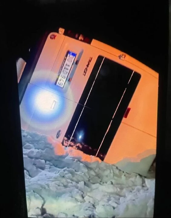 Van’da minibüsün üzerine çığ düştü: 1 ölü 12 yaralı