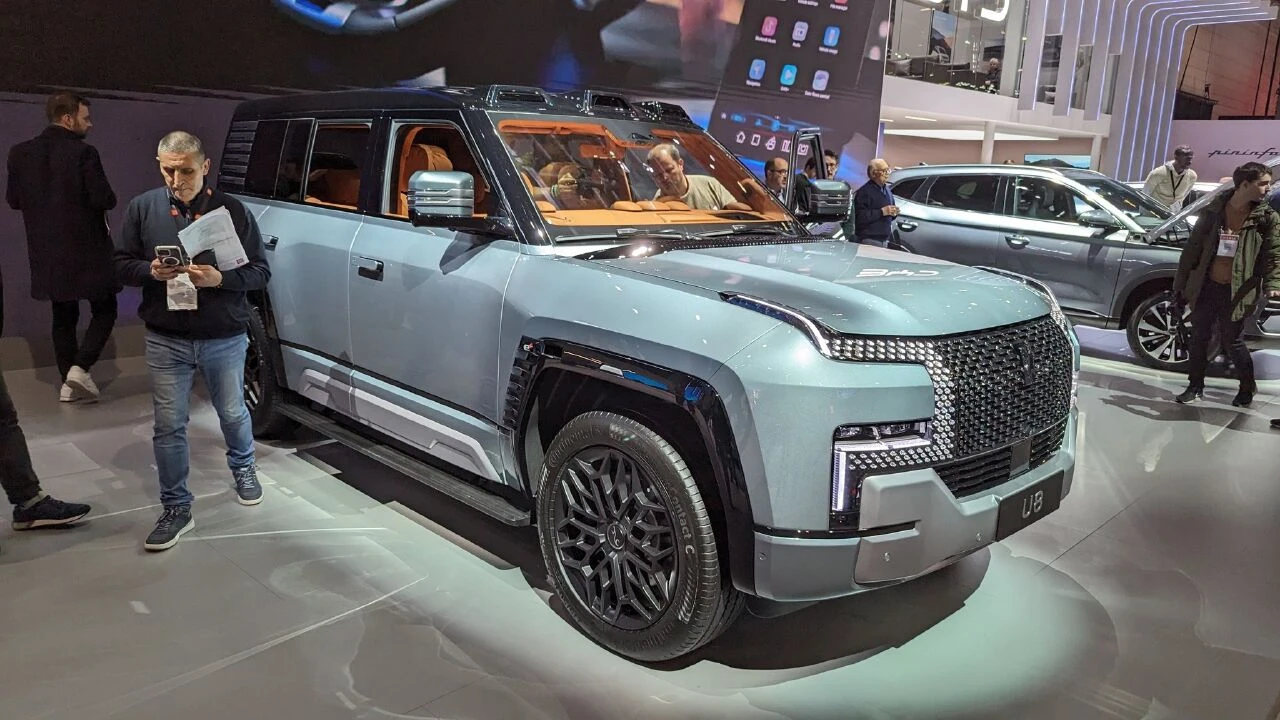 Tank gibi SUV: BYD Yangwang U8 sahneye çıktı - 1. Resim