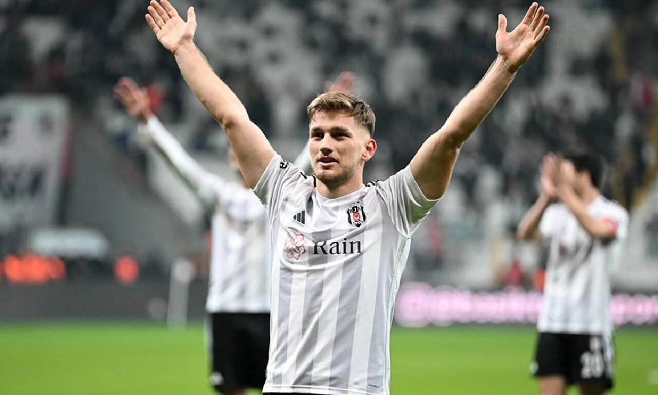 Taraftar üzülecek! Avrupa devlerinin gözü genç yıldızda... Her maçında tribündeler