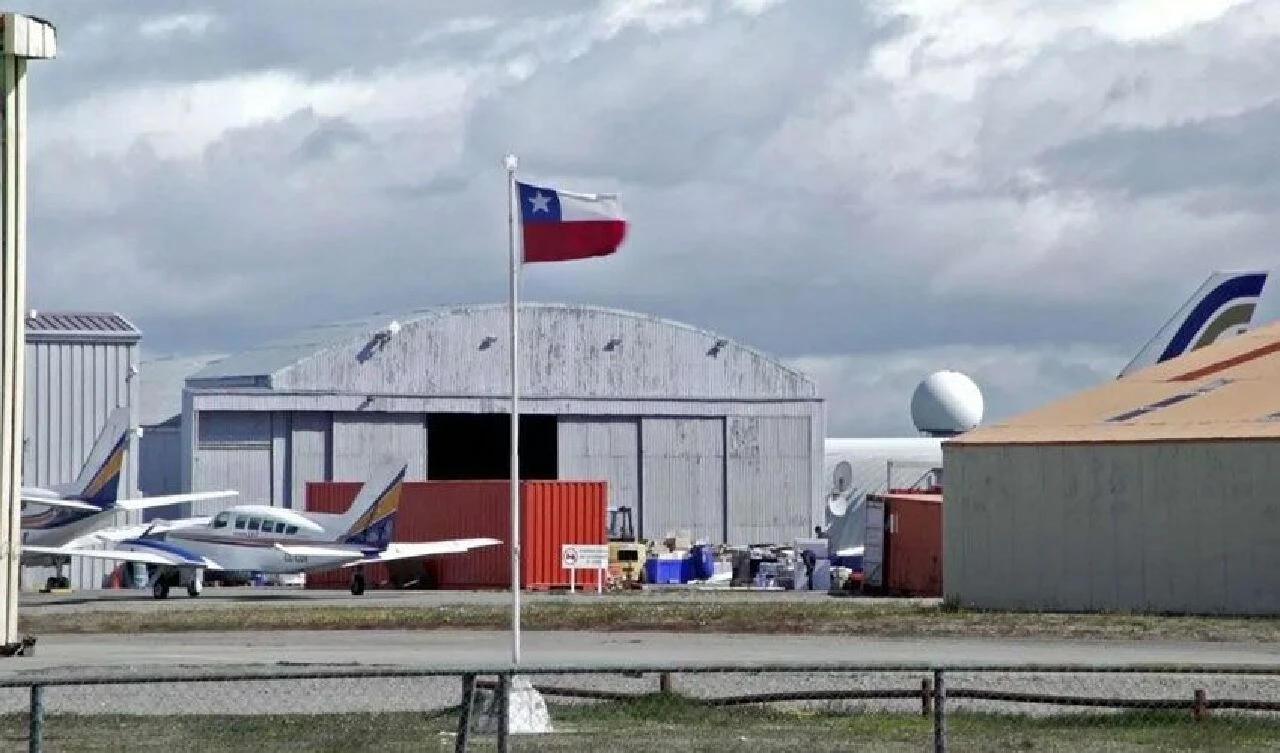 Uçağa canlı bindi inişte eşinin yanında otururken hayatını kaybetti! - 1. Resim