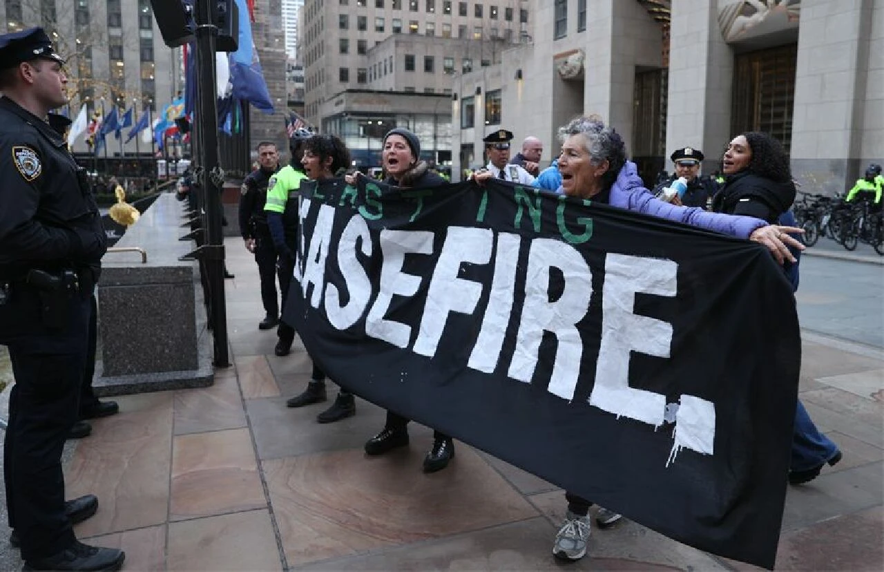 Biden'a Gazze protestosu: Canlı yayın öncesi televizyon kanalını bastılar - 2. Resim