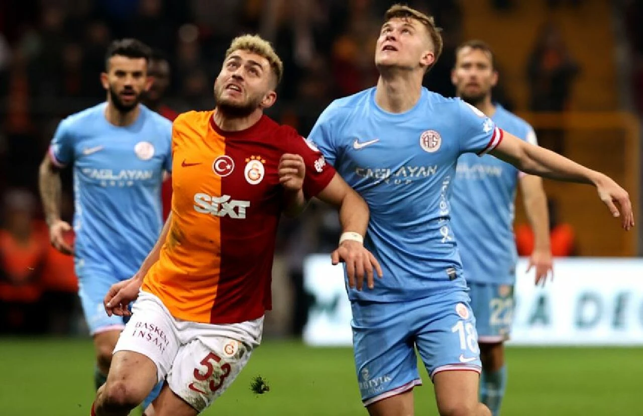 Bir VAR'mış bir yokmuş! Galatasaray-Antalyaspor maçına hakem yönetimi damga vurdu - 1. Resim