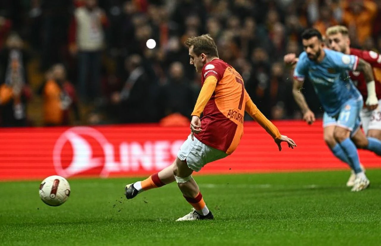 Bir VAR'mış bir yokmuş! Galatasaray-Antalyaspor maçına hakem yönetimi damga vurdu - 4. Resim