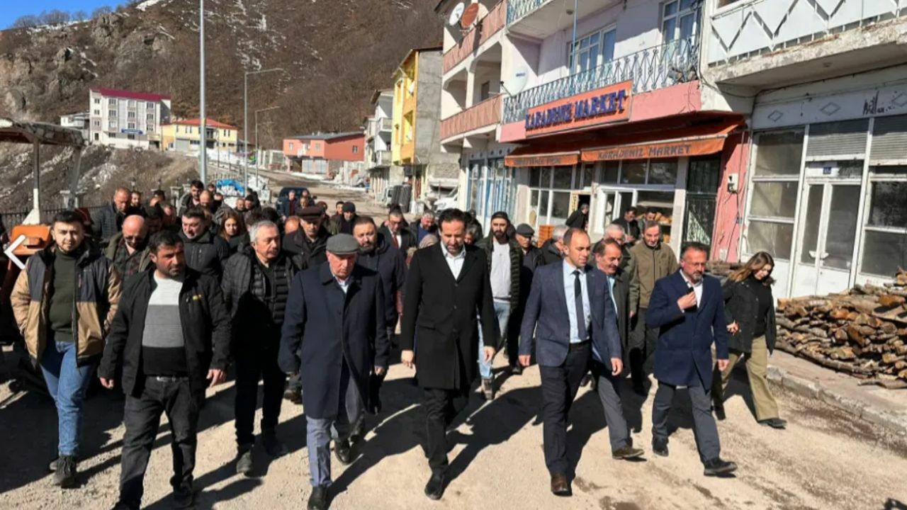 CHP Ardahan Milletvekili Özgür Erdem İncesu&#039;dan çığ düşen köye ziyaret