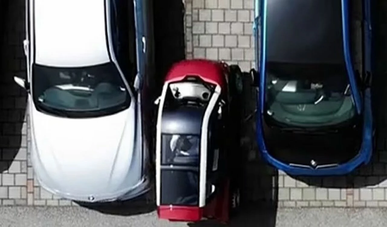 Dünyanın ilk katlanabilir arabasının fiyatı belli oldu! Ezber bozacak araç