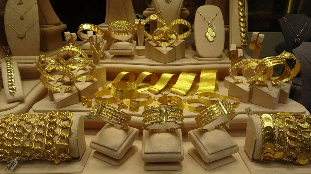 Piyasaları alt üst eden altın fiyatları düğüncüleri etkilemedi! Kaynanaların hedefinde ucuz ama şatafatlı damla altın kolyeler