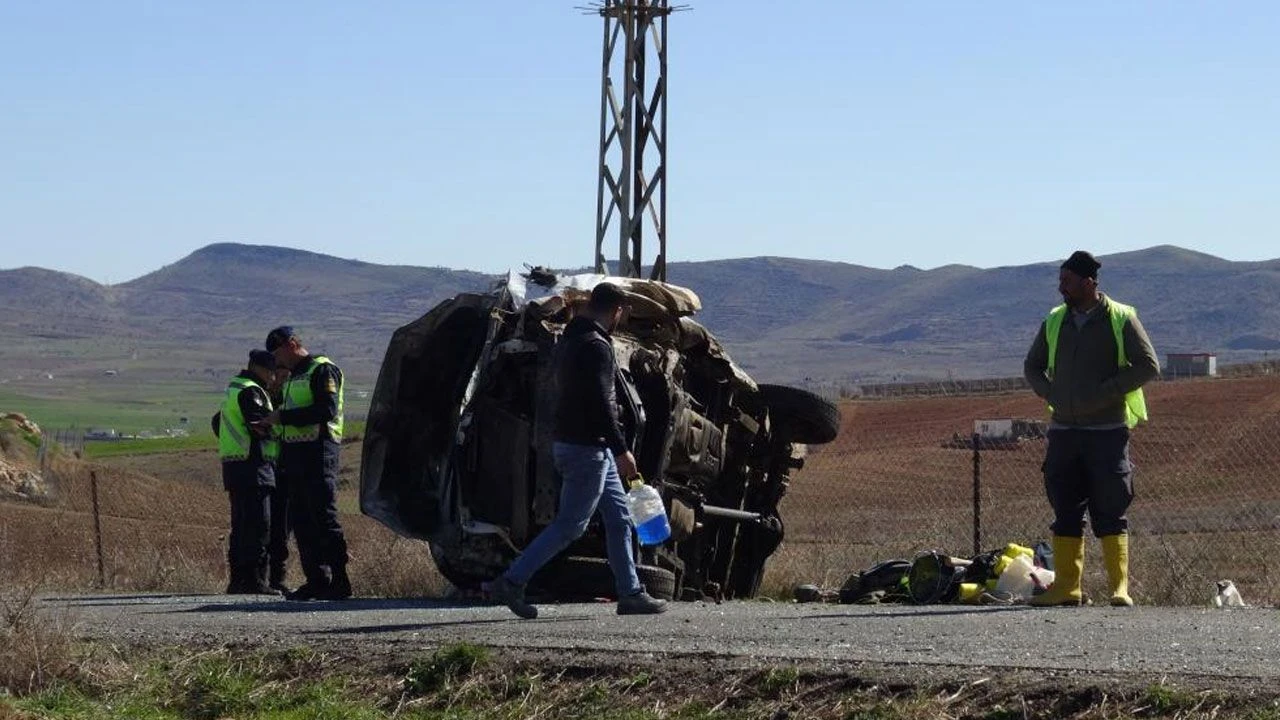 Otomobille çarpışan yolcu otobüsü dereye uçtu: Ölü ve yaralılar var