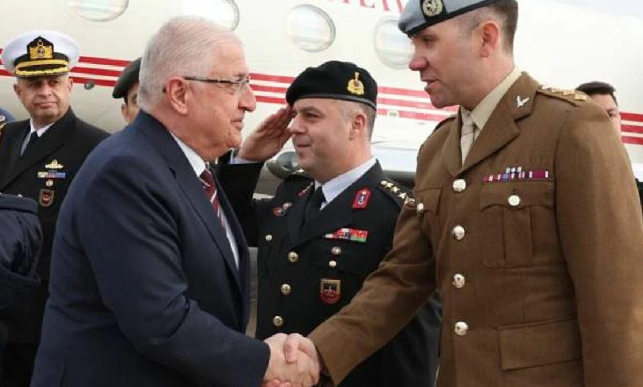 Savunma Bakanı Yaşar Güler, İngiltere'ye gitti - 1. Resim