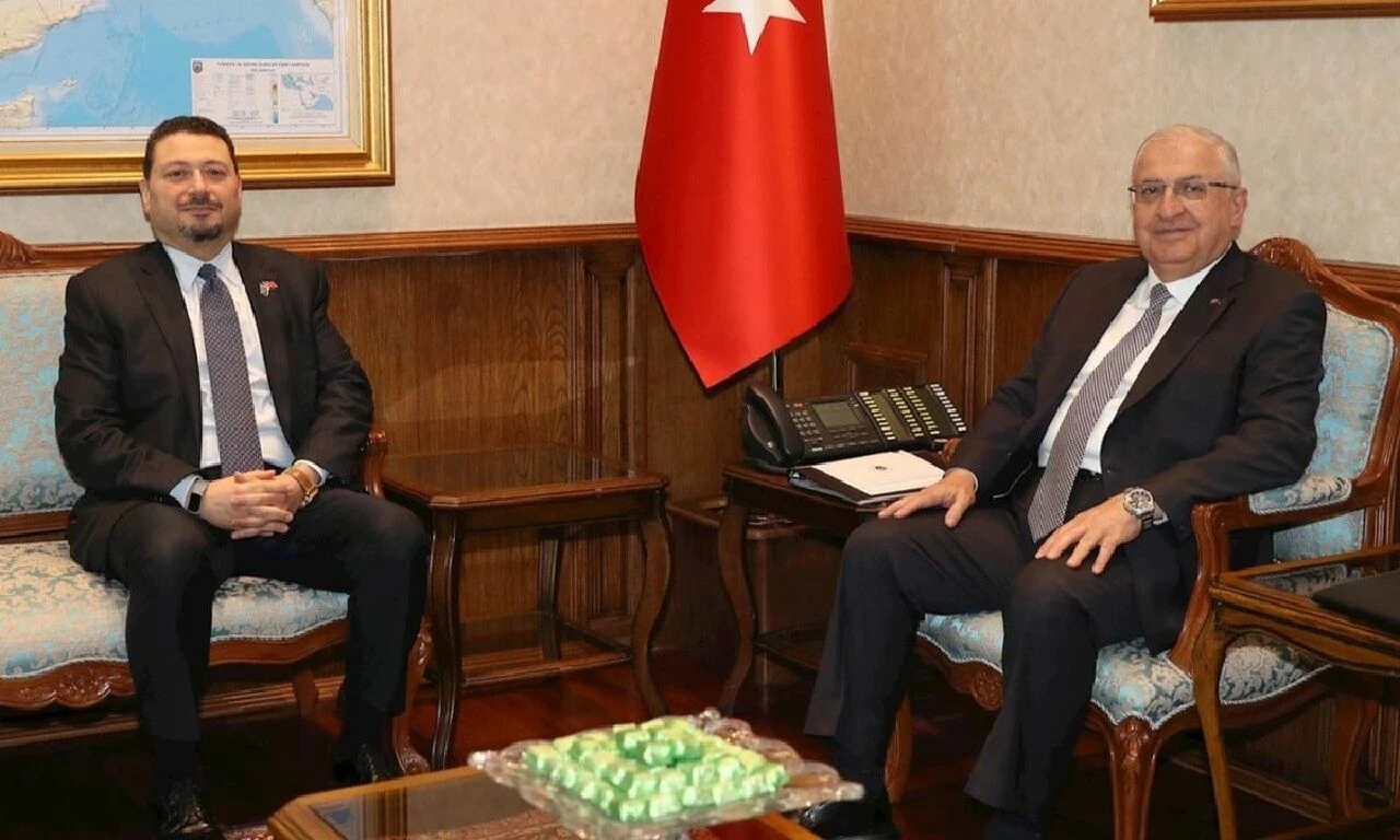 Savunma Bakanı Yaşar Güler, İngiltere'ye gitti - 2. Resim