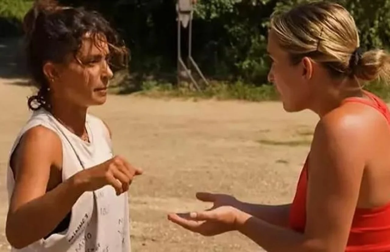 Survivor’da Sema ile Pınar yumruk yumruğa kavga etti! Takımdan diskalifiye kararı geldi