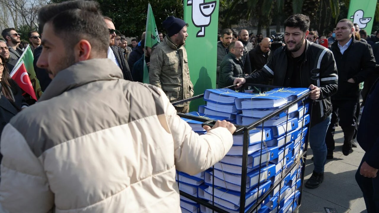 Taksiye alternatif olacak! Paylaşımlı Yolculuk için yüz binlerce imza İBB'ye teslim edildi