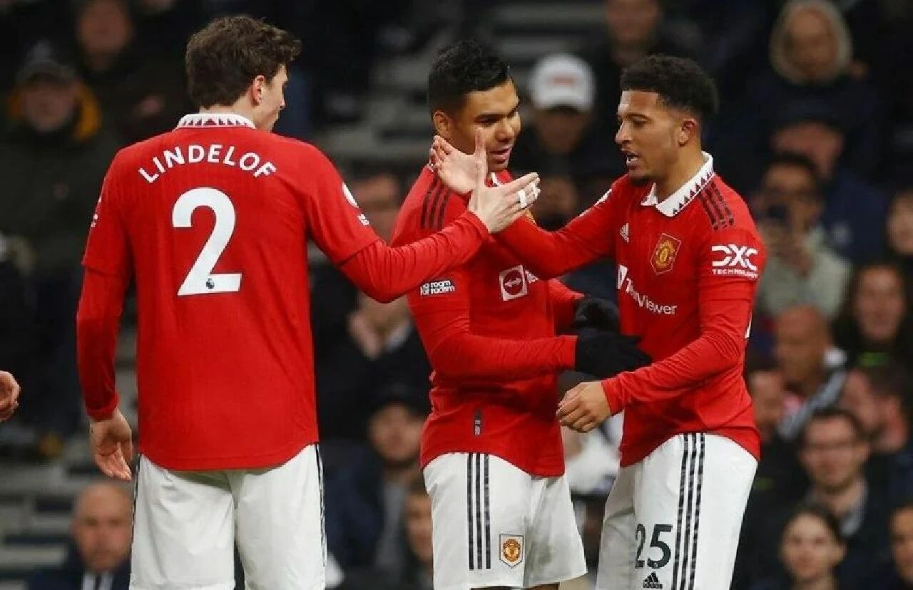 Altay Bayındır için flaş karar! Manchester United gidecek oyuncuları belirledi - 1. Resim