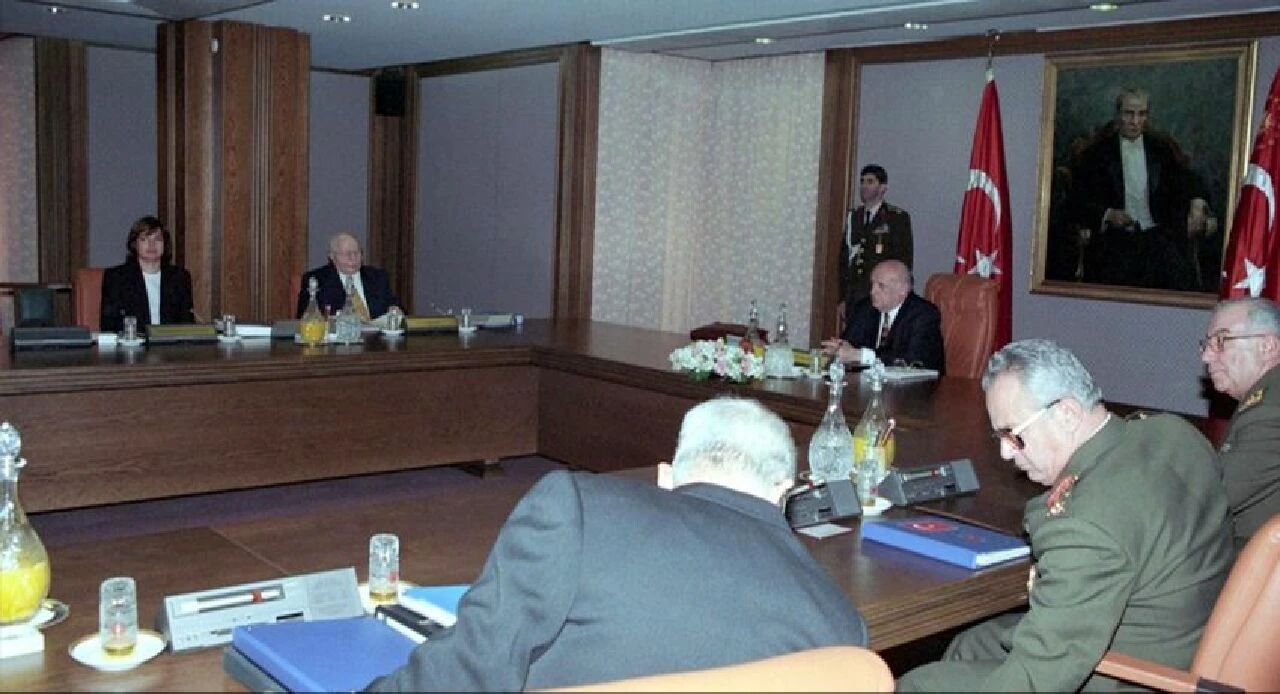Demokrasiye darbenin 27. yıl dönümü: 28 Şubat'ta neler yaşandı - 2. Resim