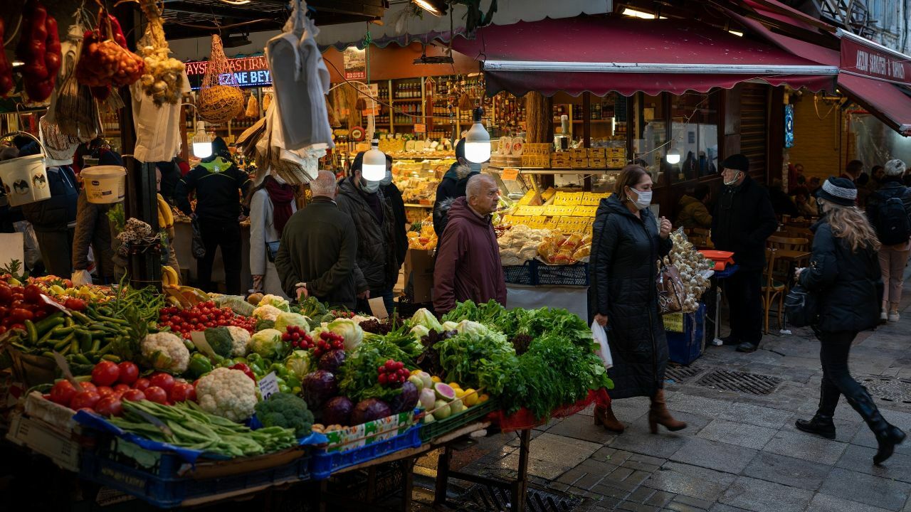 Ekonomistlerin şubat ayı enflasyon beklentisi belli oldu! Asgari ücretin fiyatlara sarkan etkisi sürüyor