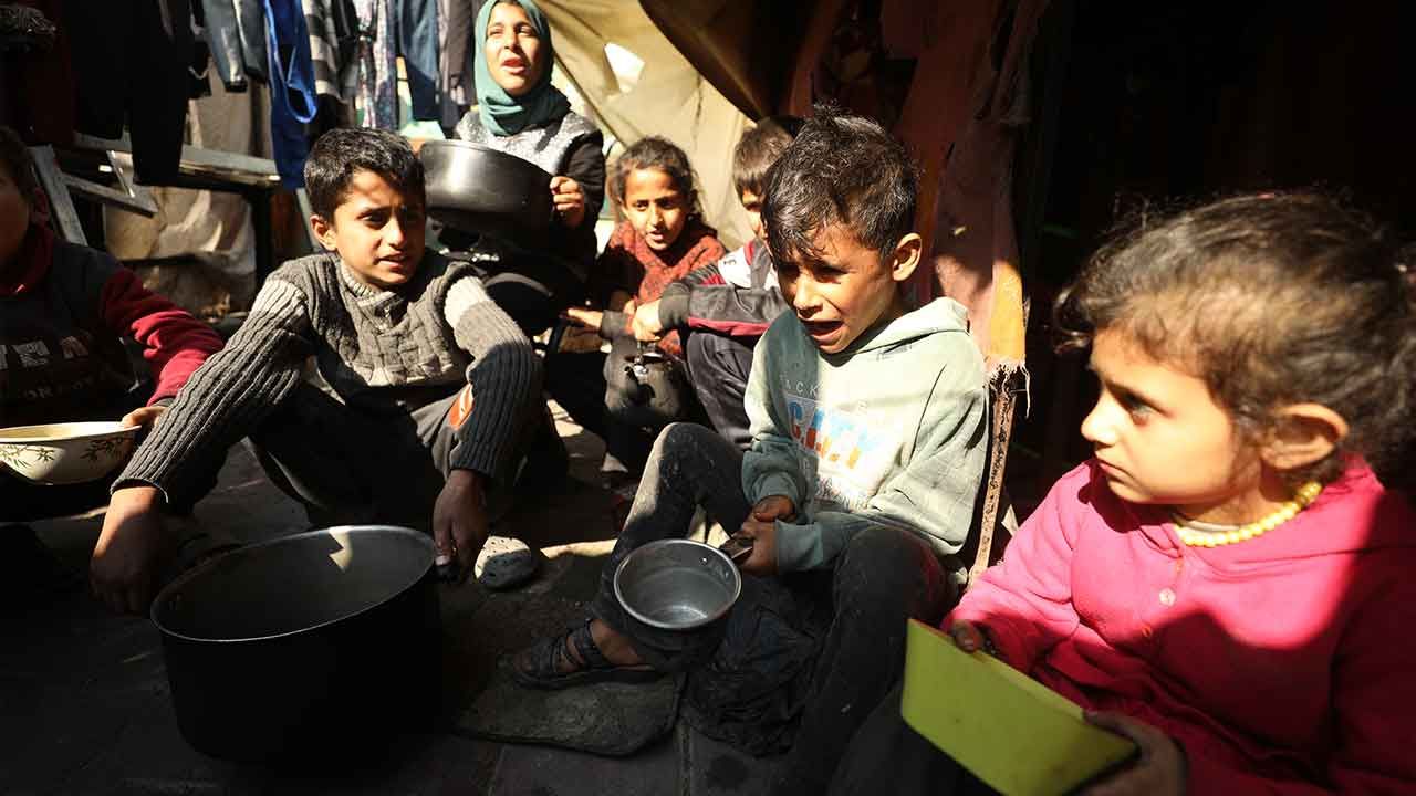 Gazze&#039;de insanlık dramı! Nüfusun dörtte biri kıtlığın eşiğinde