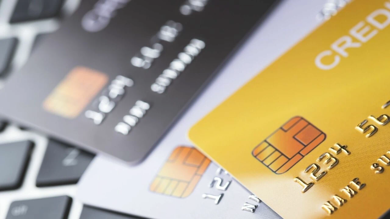 Kredi kartı olanlar hemen kartlarını kırıp atsın! Kredi kartı aidatlarına dudak patlatan zam geldi, bankalar yıllık 30 milyar kazanıyor - 1. Resim