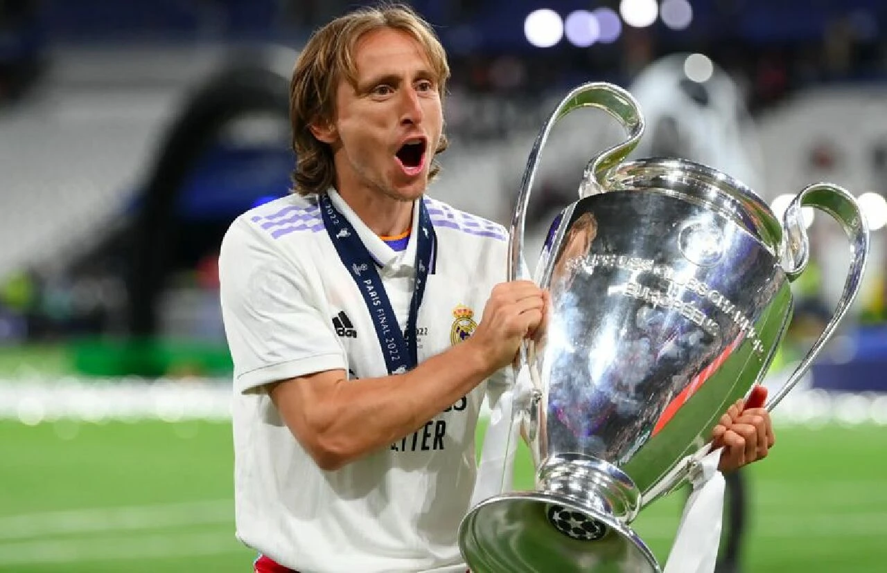 Luka Modric bombası! Ezeli rakipler peşinde - 1. Resim