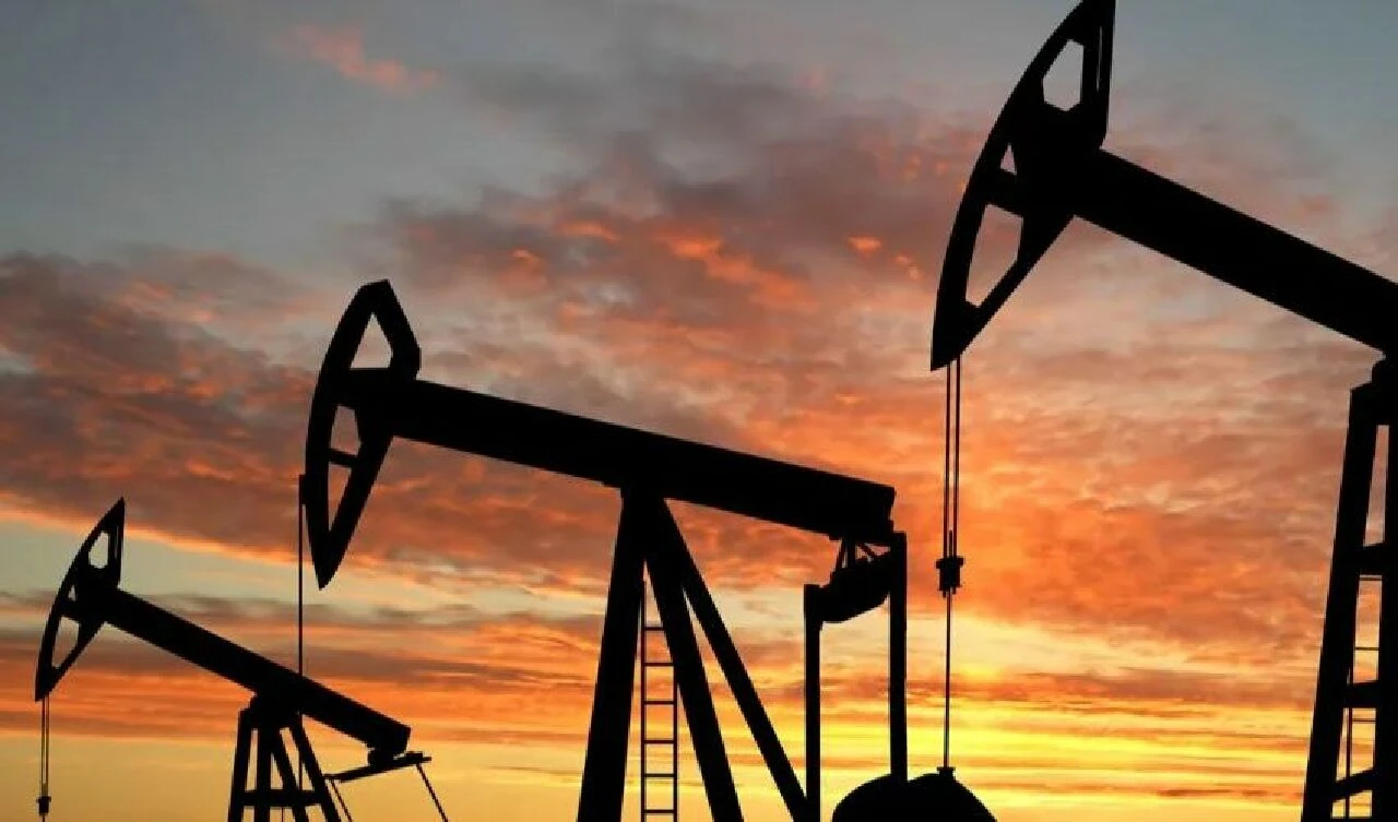 Petrol fiyatları ABD stoklarındaki artışla düştü