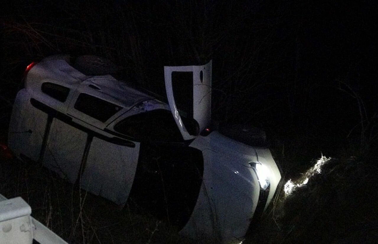 Şarampole yuvarlanan araçta aynı aileden 4 yaralı