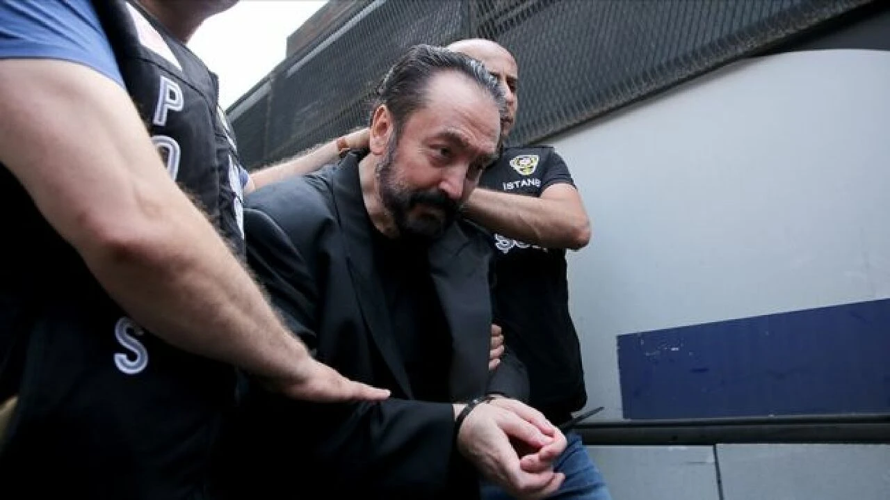 15 günde 200 avukatla görüşen Adnan Oktar'ın cezaevi değiştirildi