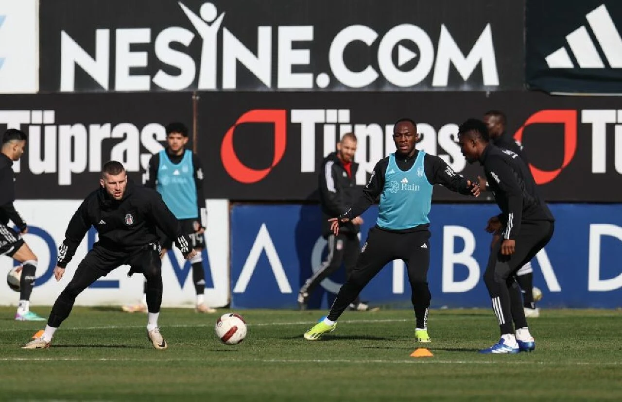 Beşiktaş’ın futbol patronundan transfer açıklaması - 1. Resim