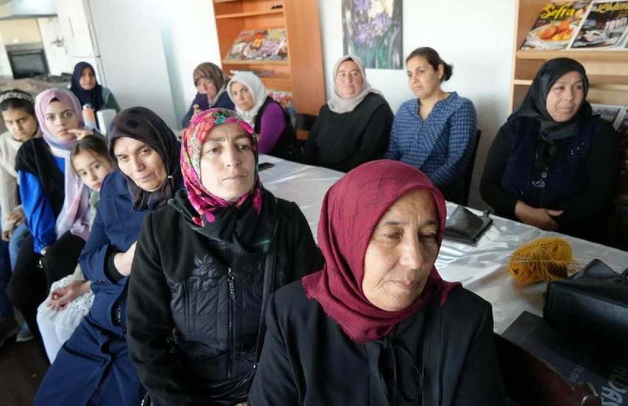 Davutoğlu'ndan AK Parti'ye sürpriz ziyaret!