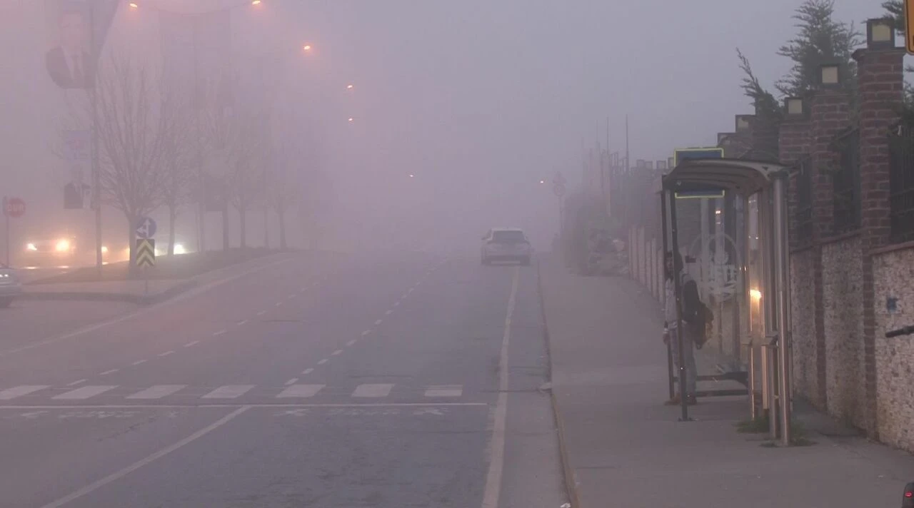 İstanbul'da deniz ulaşımına sis engeli: Bazı şehir hatları vapur seferleri iptal edildi