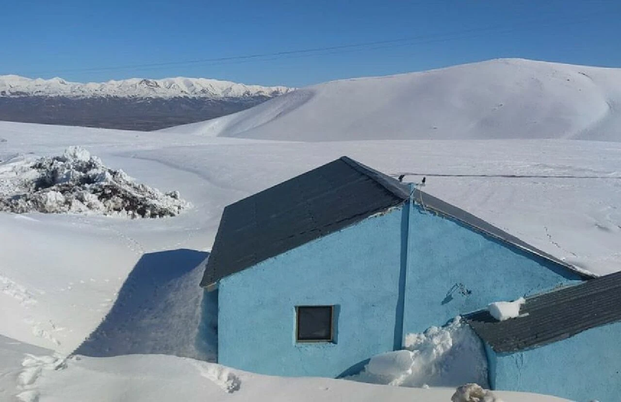 Köyde kar kalınlığı 3 metreye ulaştı - 1. Resim