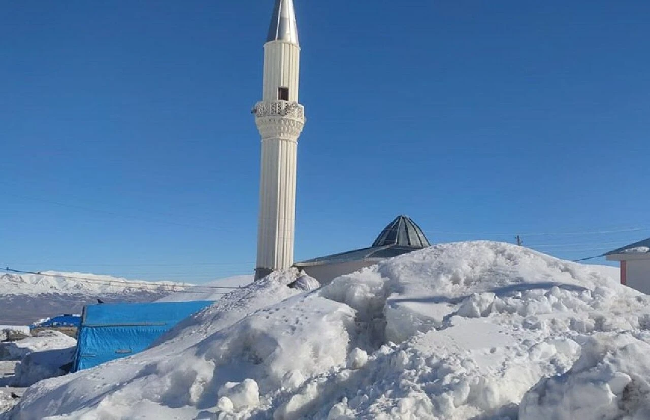 Köyde kar kalınlığı 3 metreye ulaştı - 2. Resim