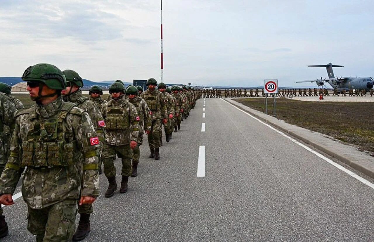 NATO'nun talebiyle Türk askeri bölgeye intikal etti! Kosova'da tansiyon yüksek - 1. Resim
