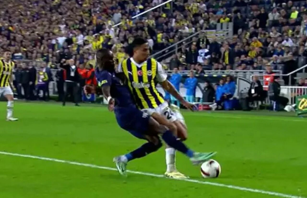 Son dakika! 'Fenerbahçe-Kasımpaşa maçında VAR odasına telefon' iddiası! TFF'den açıklama geldi