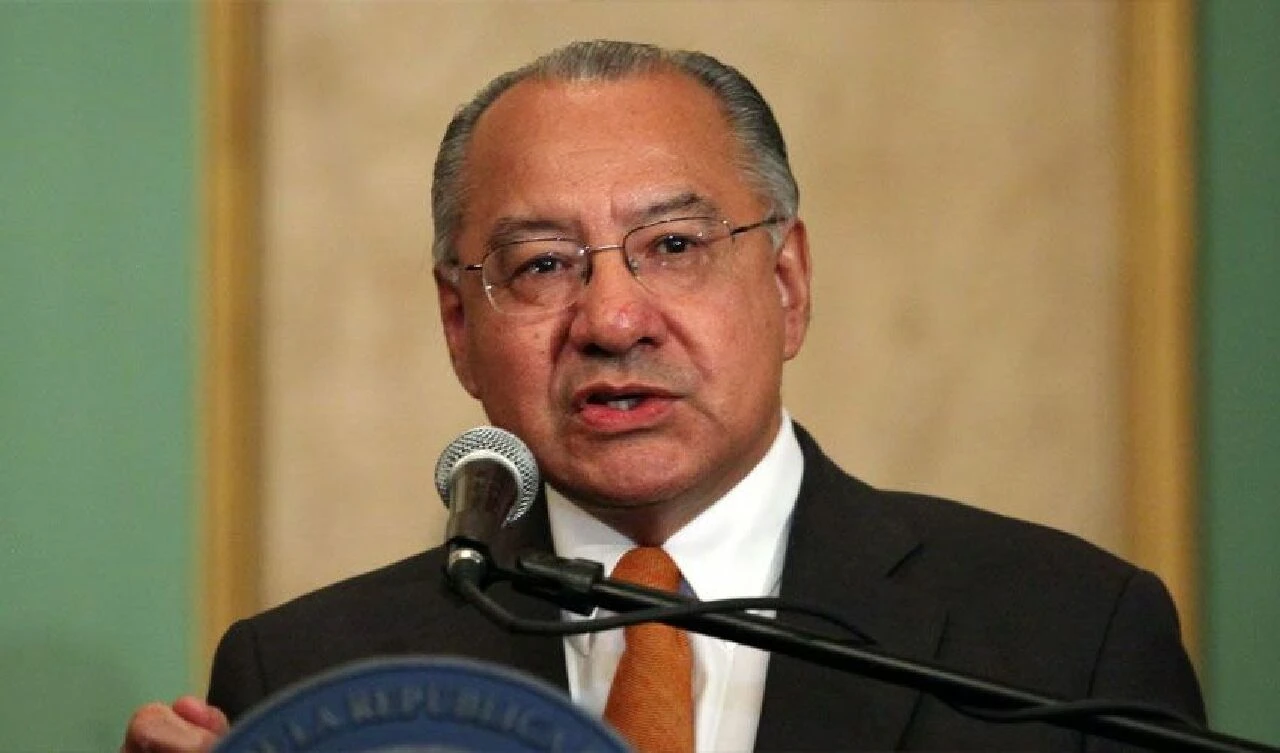 ABD’nin eski Bolivya Büyükelçisinden casusluk itirafı - 1. Resim