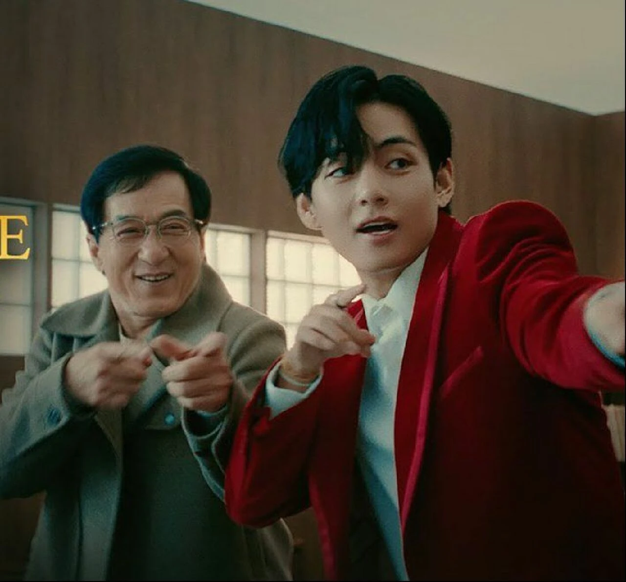 Jackie Chan yıllar sonra ilk kez BTS V ile kamera karşısında! Görenler gözlerine inanamadı - 2. Resim