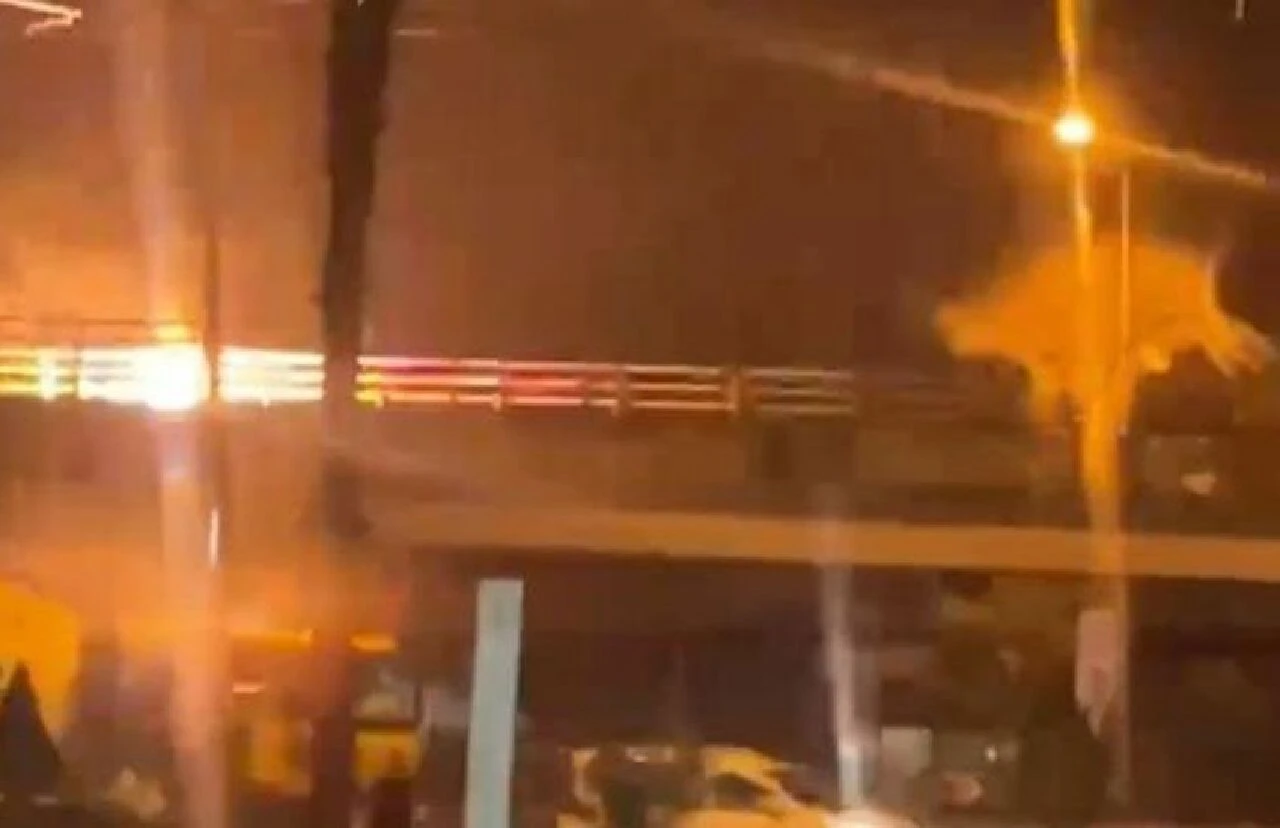 Antalya’da korku dolu anlar! Tramvay hattına yıldırım düştü