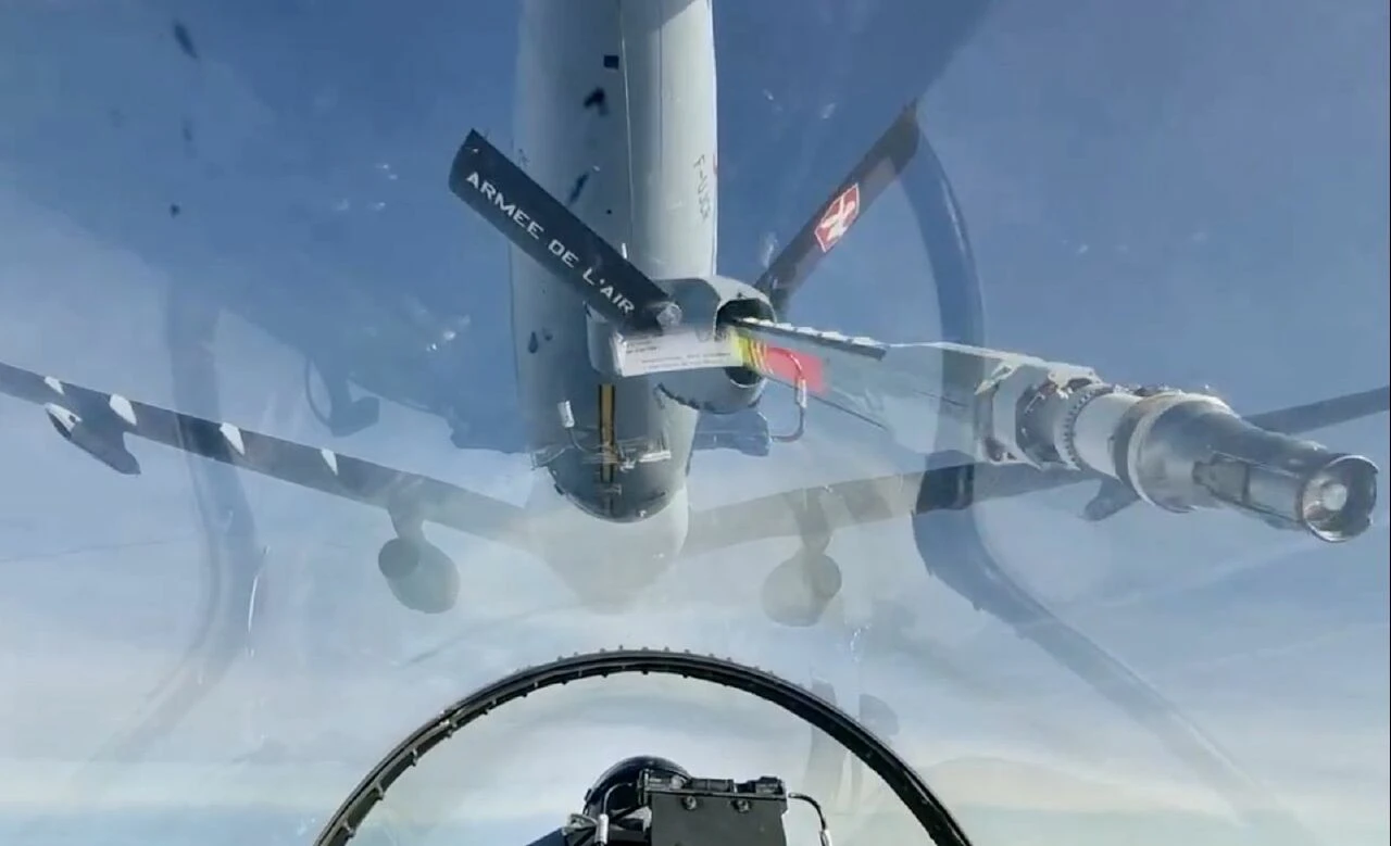 Havada bir ilk: Türk F-16'ları tanker uçağa yakıt aktardı! MSB görüntüleri paylaştı