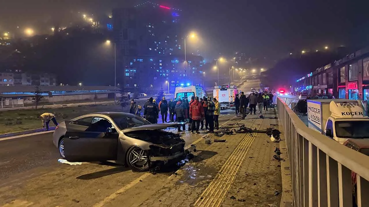 Otomobil ile çarpışıp 30 metre savruldu: 3 yaralı - 1. Resim