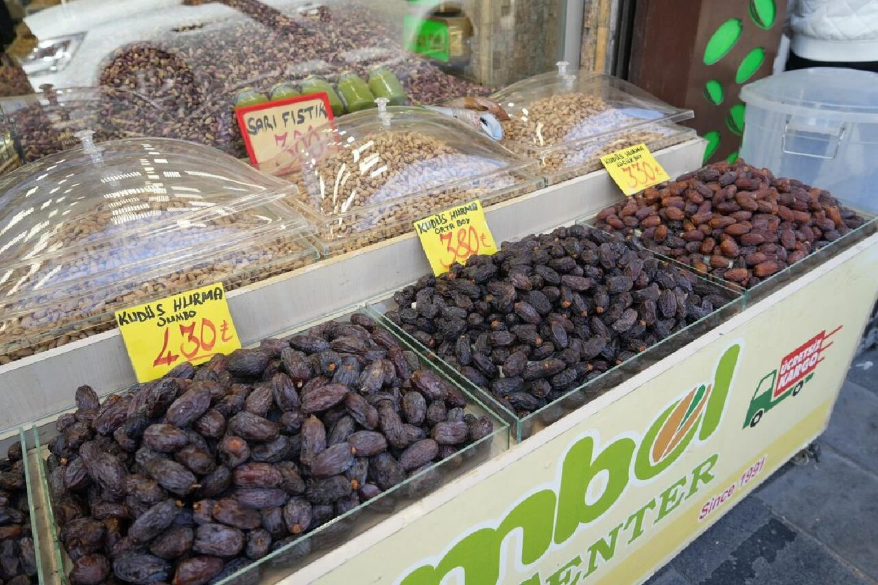 Ramazan için alışveriş telaşı başladı! İftar sofrasının gözdesi hurma tezgaha indi - 1. Resim