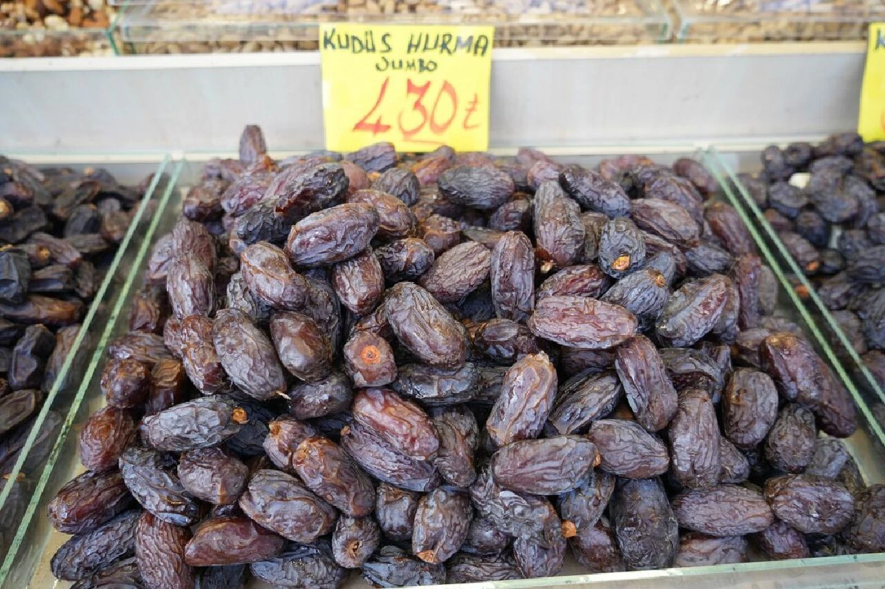 Ramazan için alışveriş telaşı başladı! İftar sofrasının gözdesi hurma tezgaha indi - 2. Resim