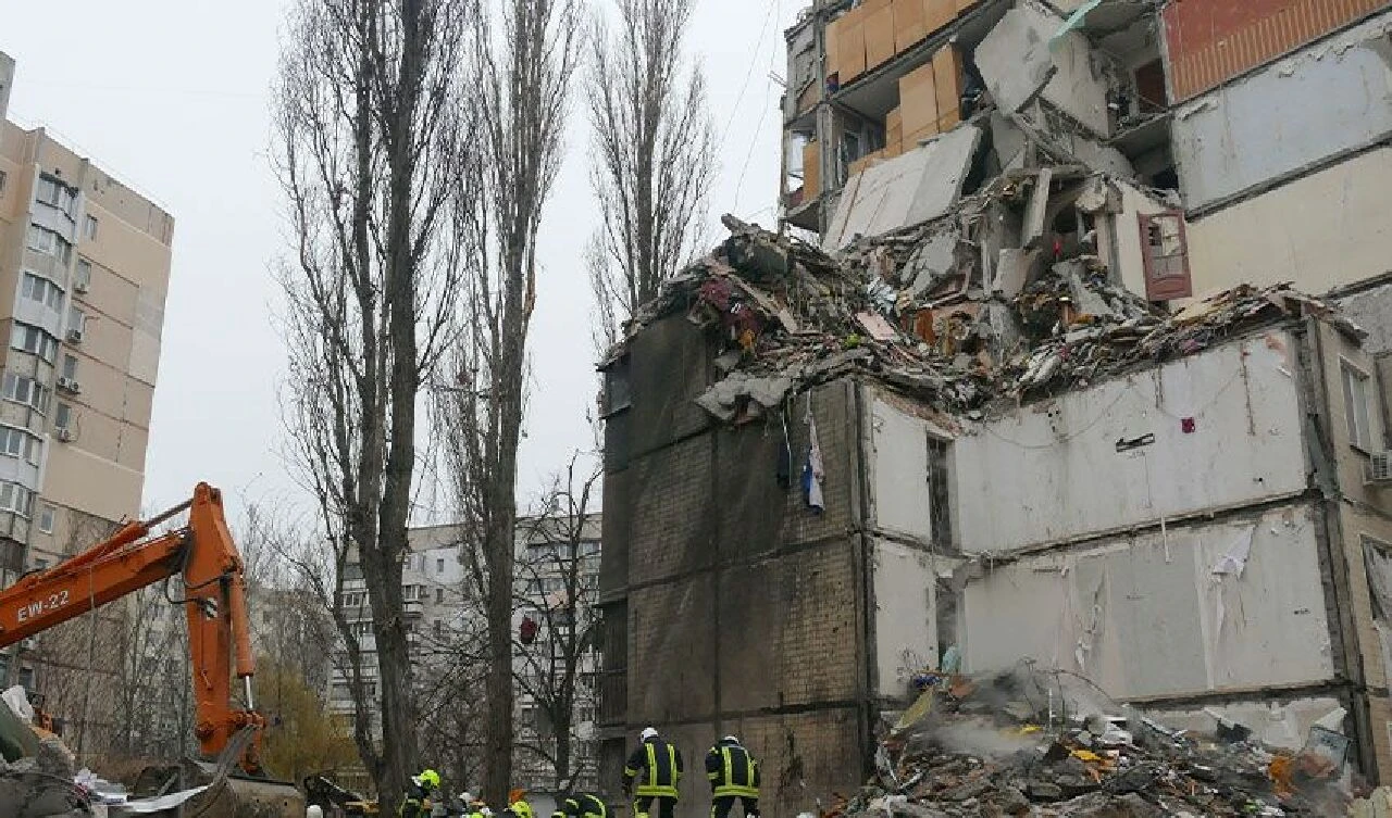 Rusya, Odessa'da apartmanı vurdu: Çok sayıda ölü ve yaralı var - 1. Resim