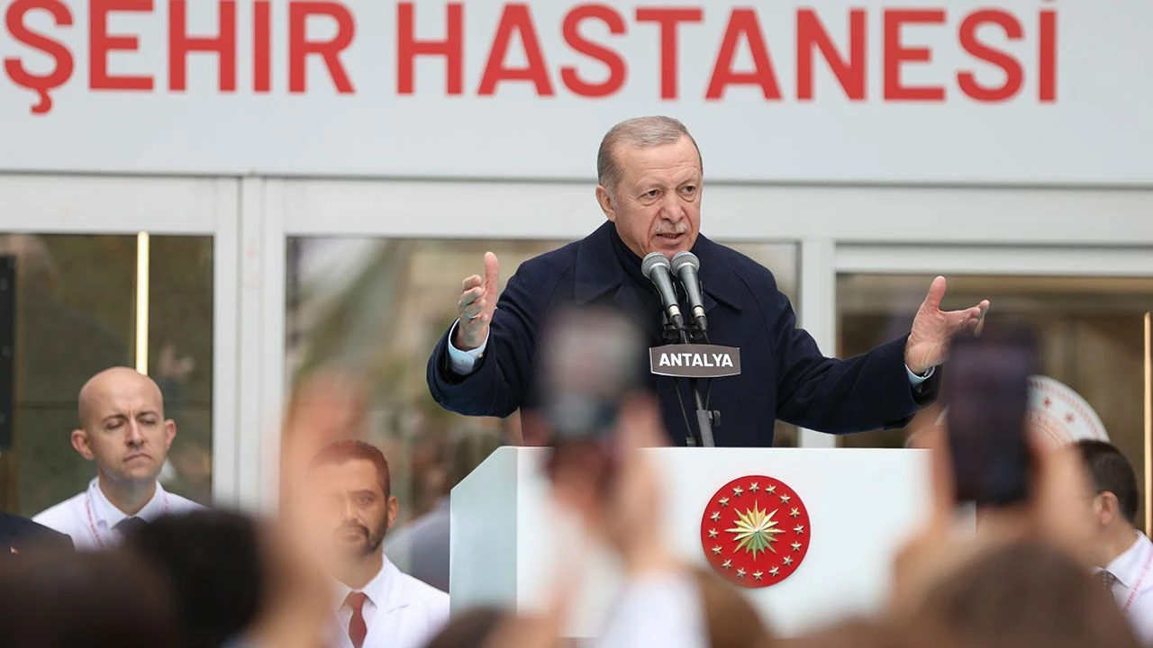 Son dakika! Cumhurbaşkanı Erdoğan'dan Muhittin Böcek'e eleştiri: Antalya için ne yapmış?