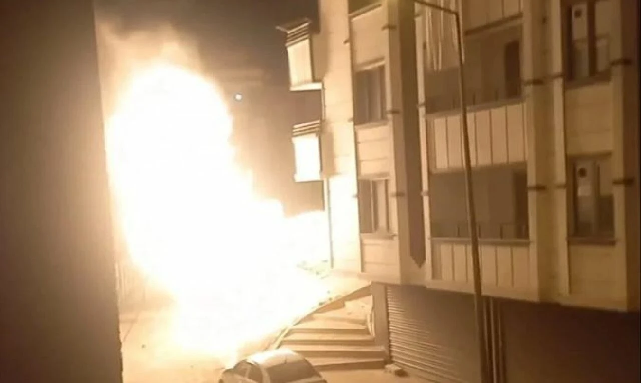 Sultangazi'de korku dolu anlar! Doğal gaz hattı patladı  - 1. Resim